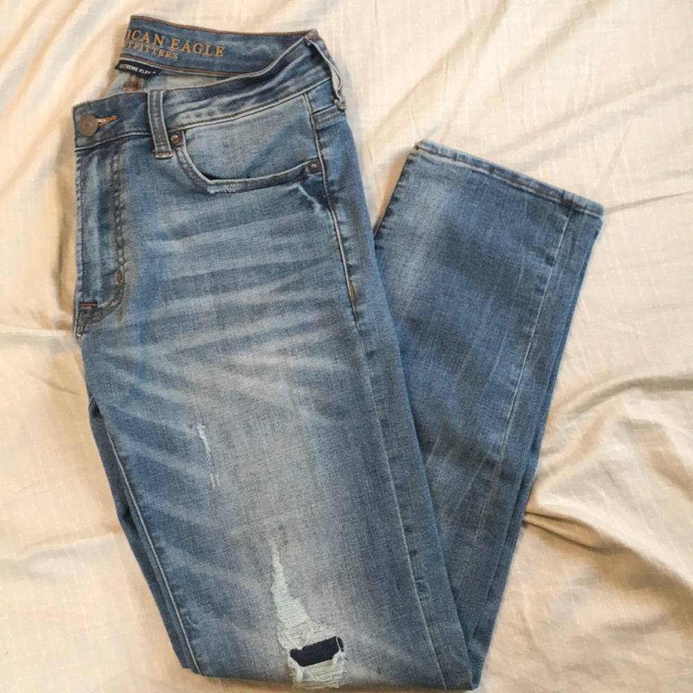 American Eagle destroyed Slim Straight Jeans